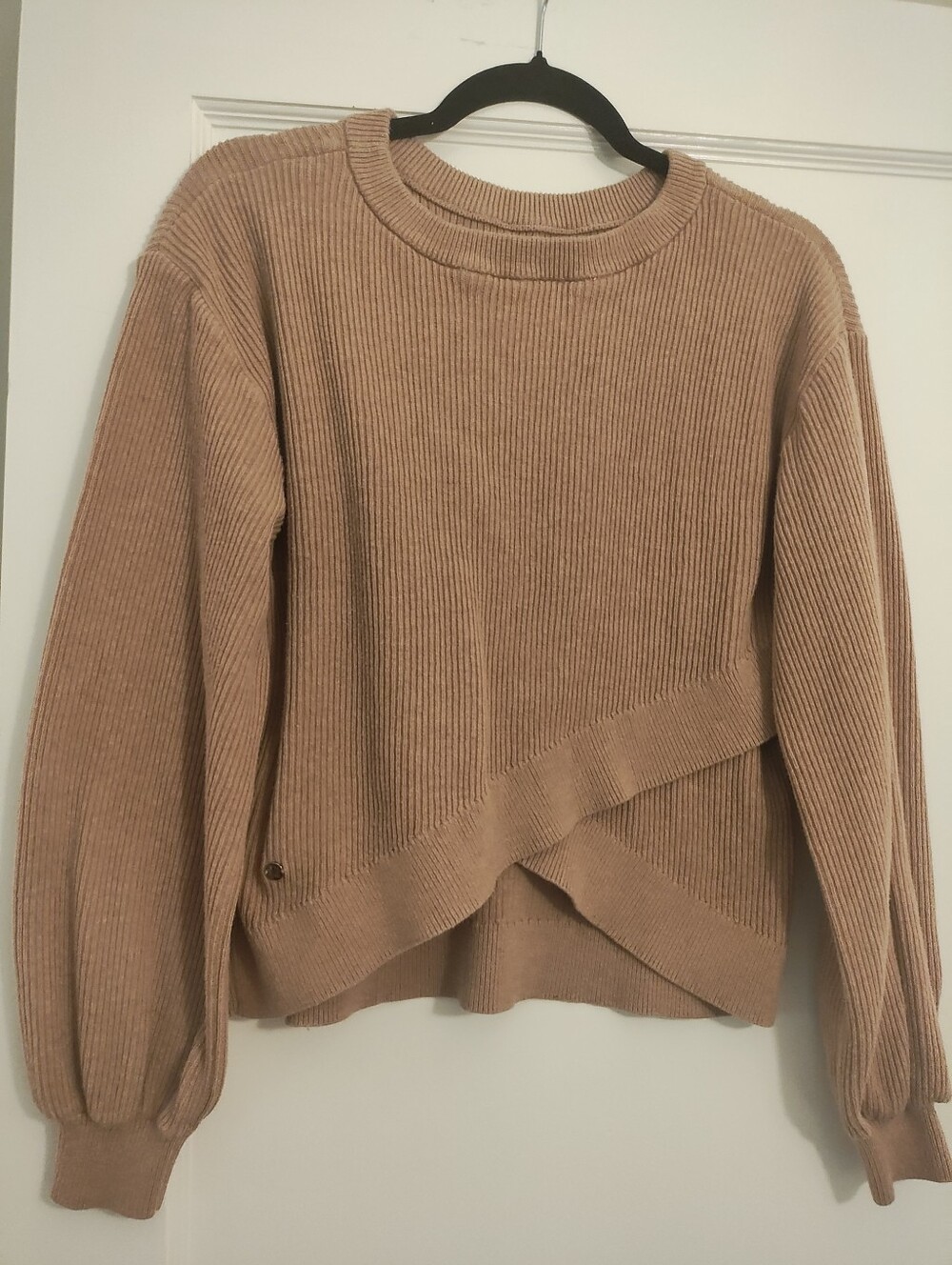 Lululemon Womens M Camel Tan Ribbed Knit Sweater Crewneck Logo Pullover